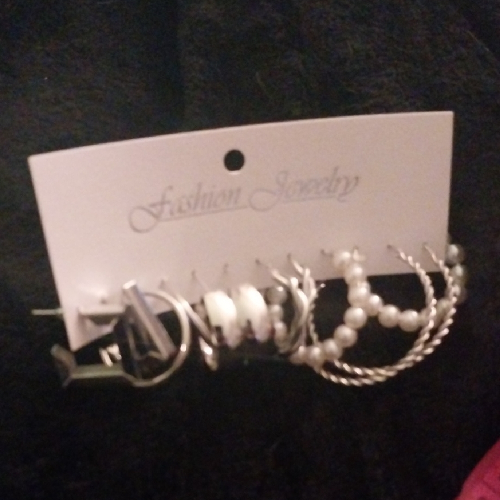 Fashion Jewelry Silver and White Earring Set